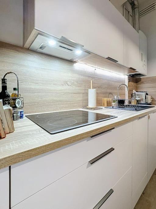 Nouveau - Appartement 100M2 Avec Terrasse A 1 Min De La Place De La Comedie Montpellier Exterior photo