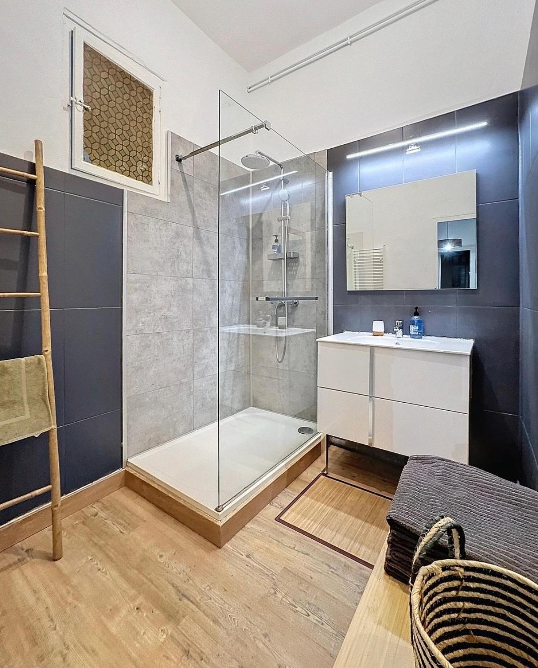 Nouveau - Appartement 100M2 Avec Terrasse A 1 Min De La Place De La Comedie Montpellier Exterior photo